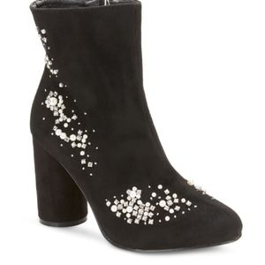 👣OLIVIA MILLER😊 Diomede Pearl Rhinestone Booties